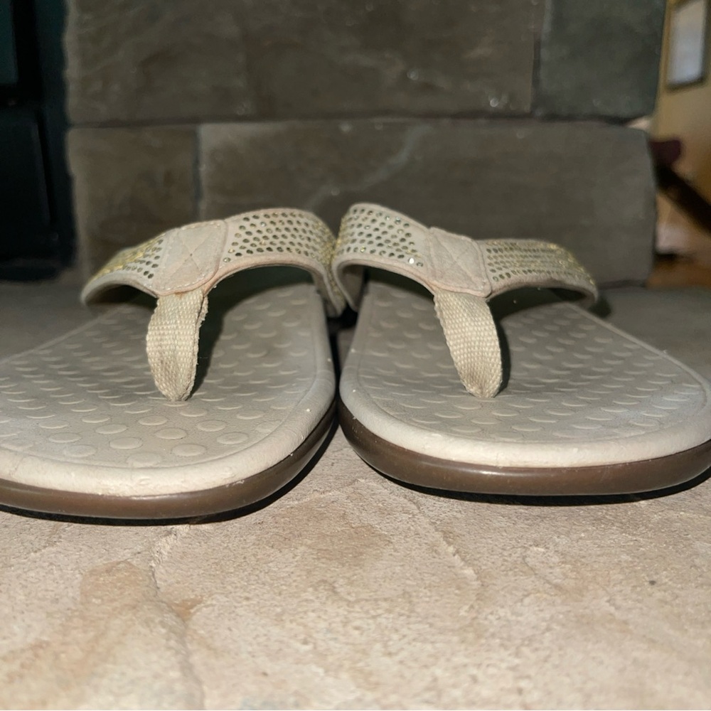 Vionic Tide Beige Slip On Rhinestone Beige/Champagne Flip Flop Sandal Womens 9 - Picture 8 of 11